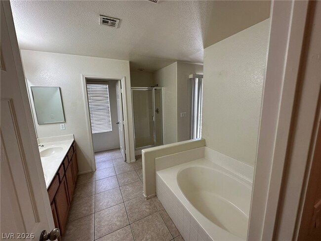 Building Photo - 10060 Bonterra Ave