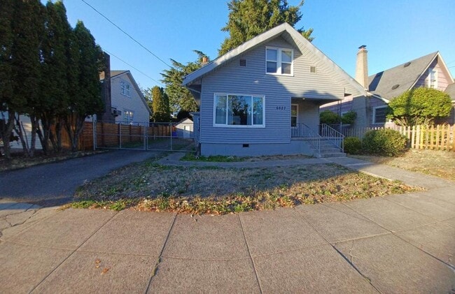 Primary Photo - 6827 NE Glisan St