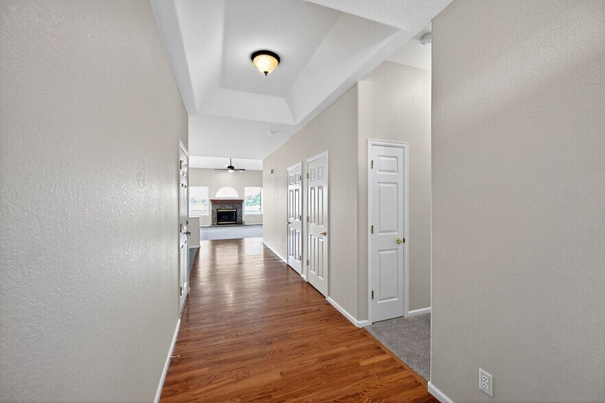 Building Photo - 11131 Park Vista Dr