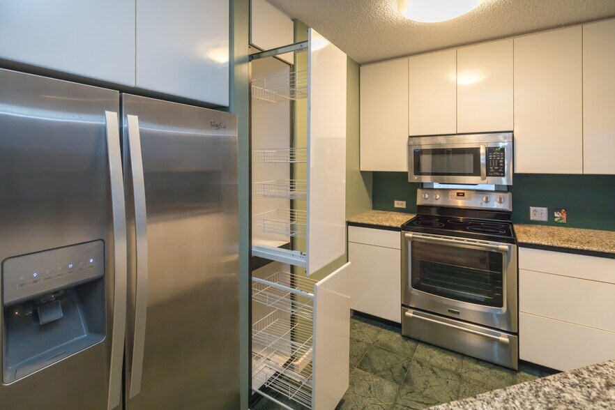 Building Photo - 1212 Nuuanu Ave