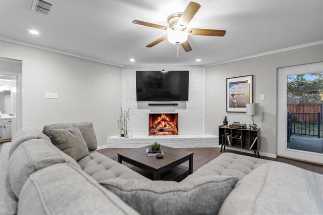 Building Photo - 136 Poinsettia Cir