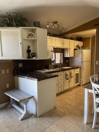 Building Photo - 1414 Western Dr