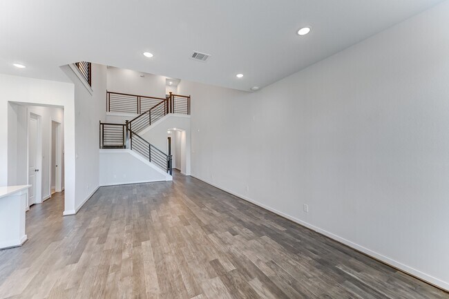 Building Photo - 6570 Scarlet Pond Ln