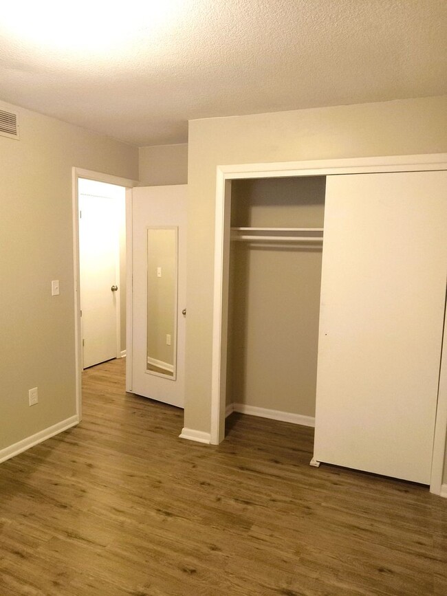Building Photo - Darling Home in Bel Aire - Finished Baseme...