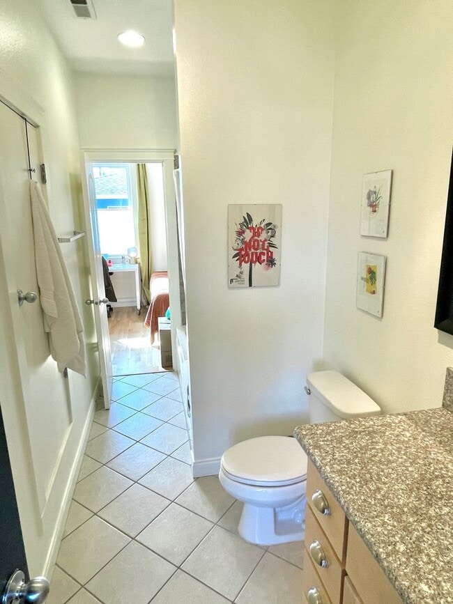 Building Photo - Rose City Park Corner Unit, 2-story Townhome with Hardwoods, Private Backyard, A/C