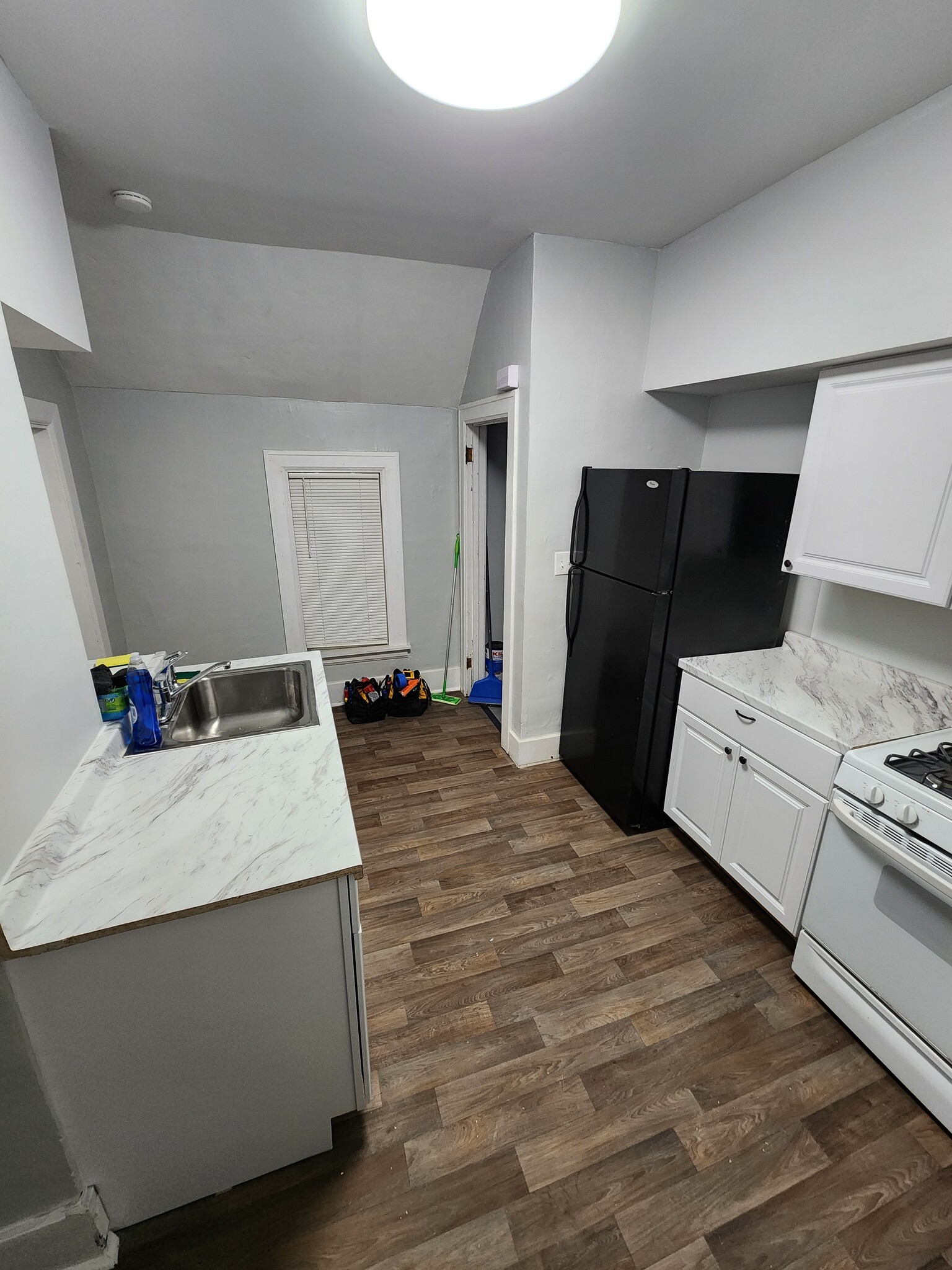 Kitchen - 1903 11th Ave