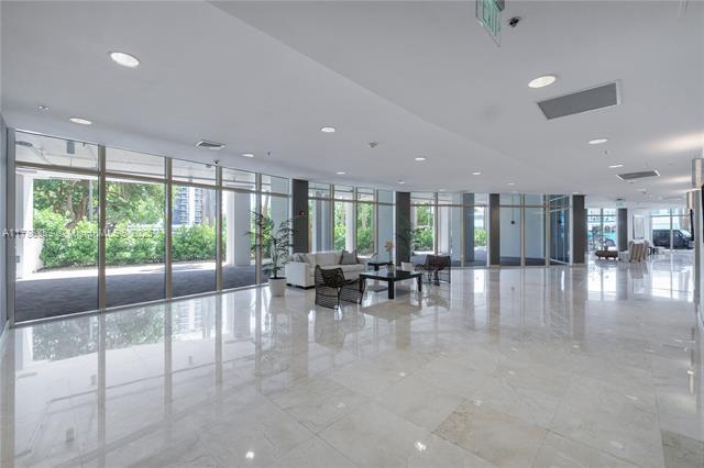 Building Photo - 6515 Collins Ave