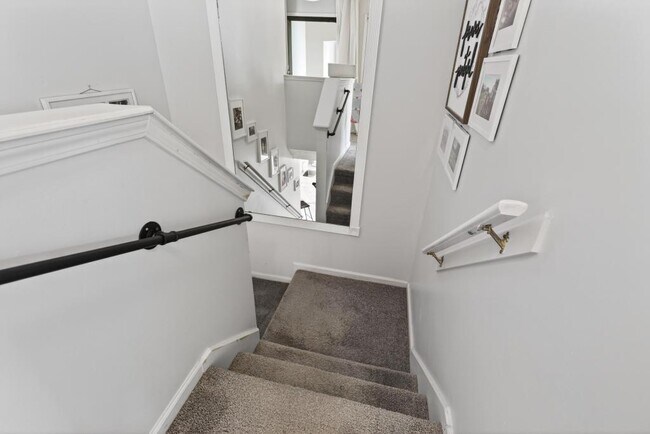 Building Photo - 805 Old Bridge Rd