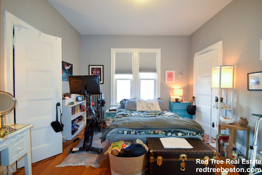 Building Photo - 85 Surrey St