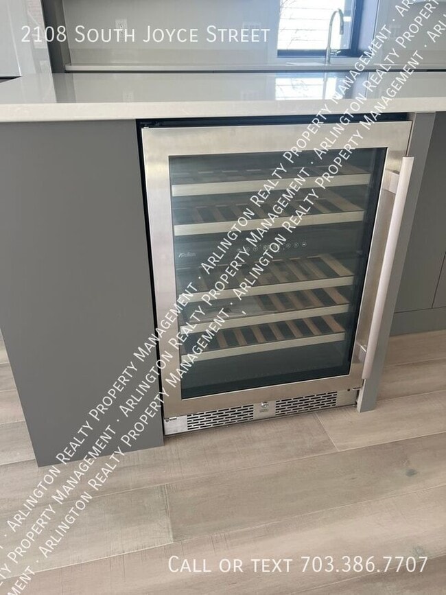 Building Photo - 2108 S Joyce St