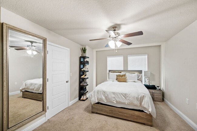 Building Photo - NEW LOW PRICE!!