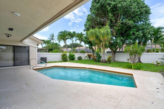 Building Photo - 223 E River Park Dr