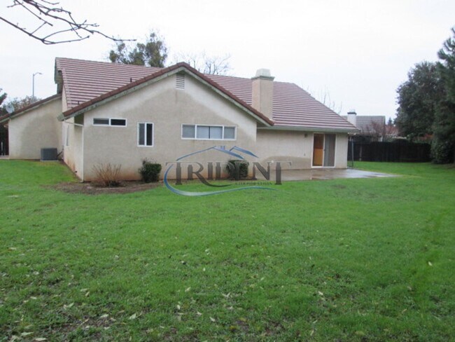 Building Photo - Beautiful Yuba City home on a large lot