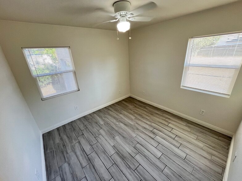 Building Photo - 848 W 29th St