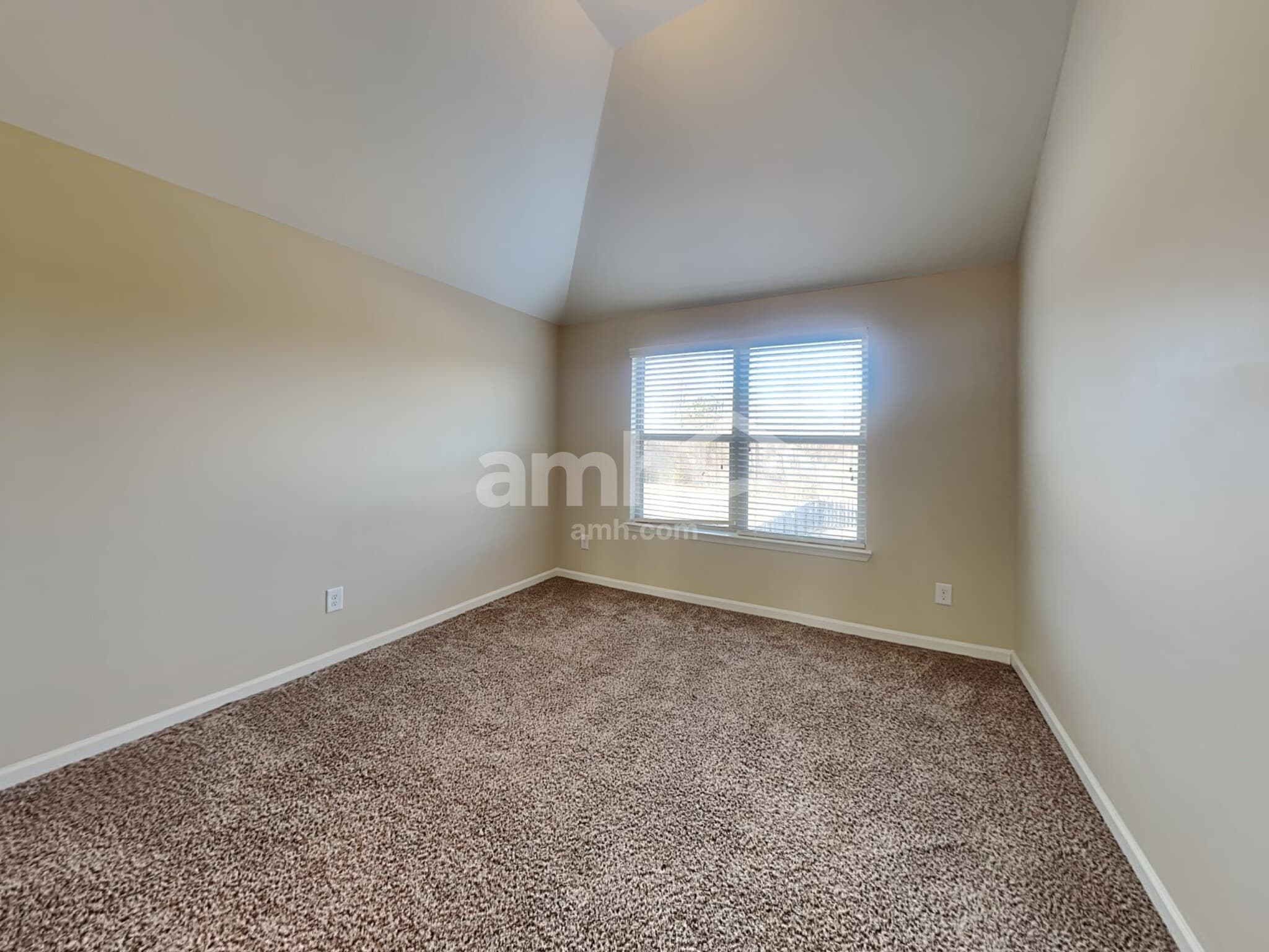 Building Photo - 137 Border Ave