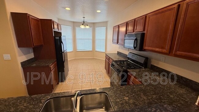 Building Photo - 565 Connemaras Ct