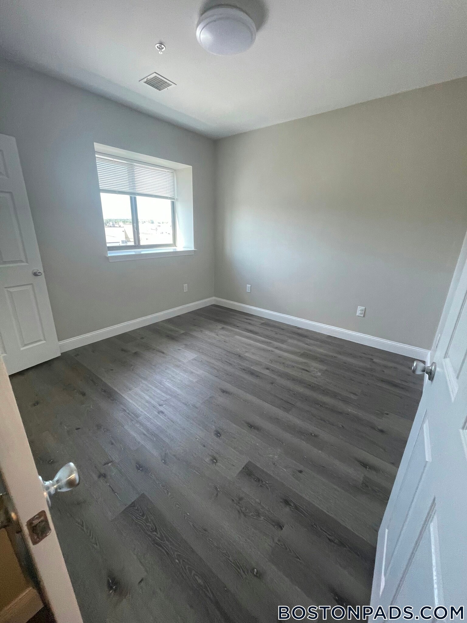 Building Photo - 191 N Common St