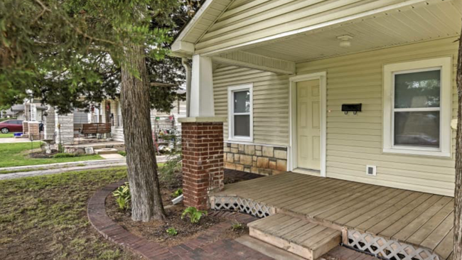 Front of home, porch - 1515 N Independence Ave