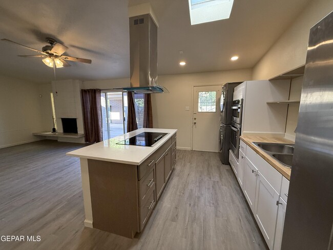 Building Photo - 3216 Drumond Rd