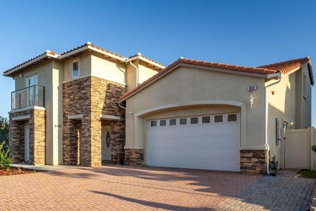 Building Photo - 5 Bedroom house with view