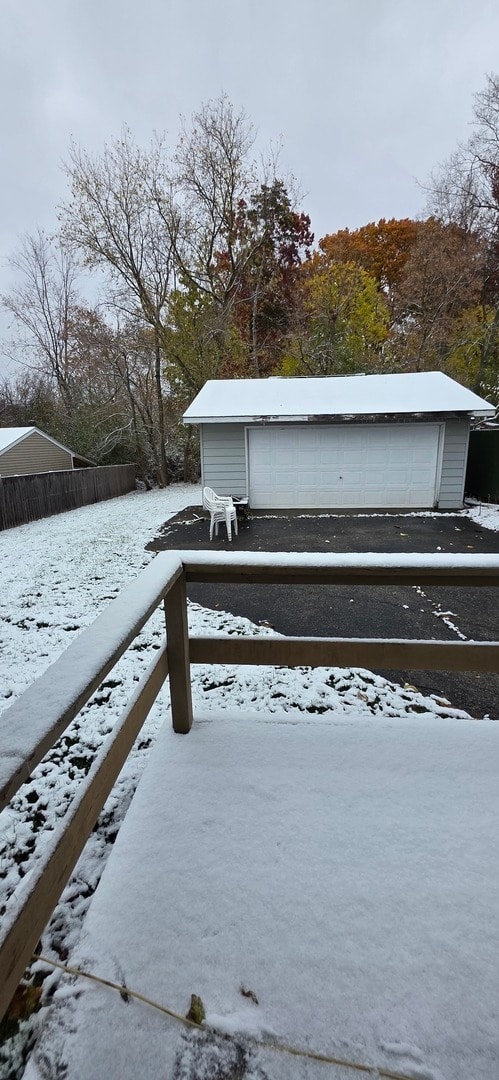 Building Photo - 1114 N Oak Terrace