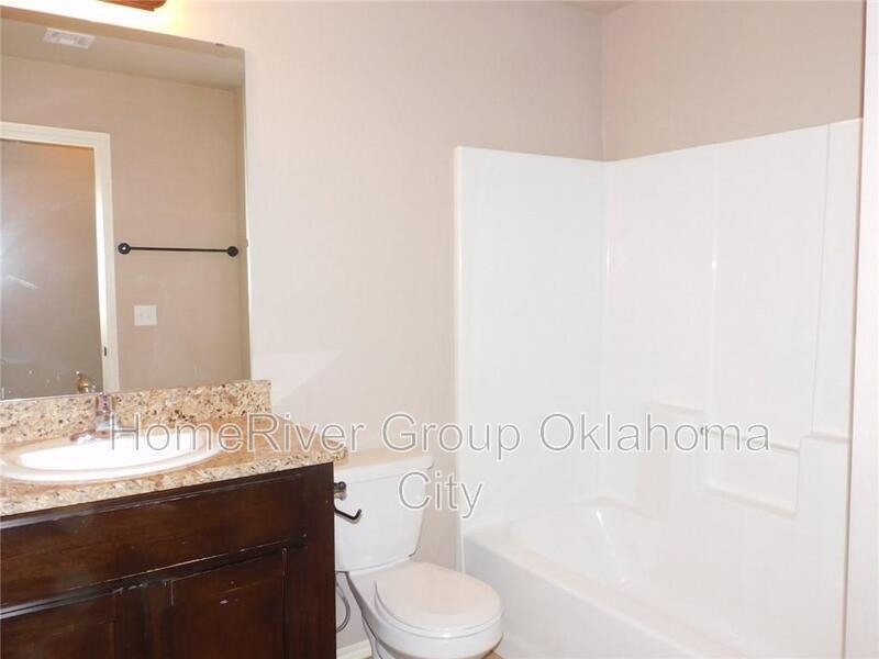 Building Photo - 1324 Eagle Dr