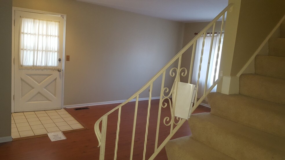 Building Photo - 2146 Rugen Rd