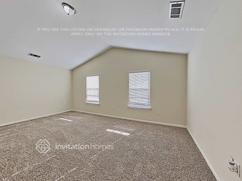 Building Photo - 2942 Village Center Dr