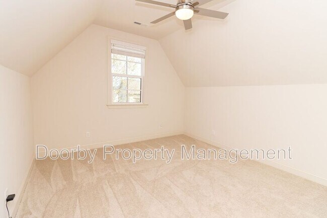 Building Photo - 6908 Roberta Ln