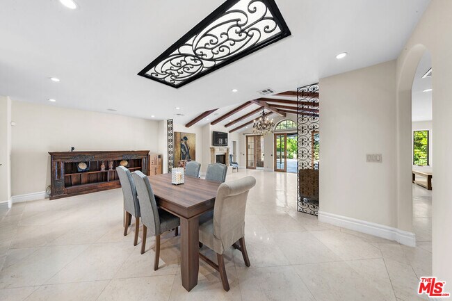 Building Photo - 15401 Brownwood Pl