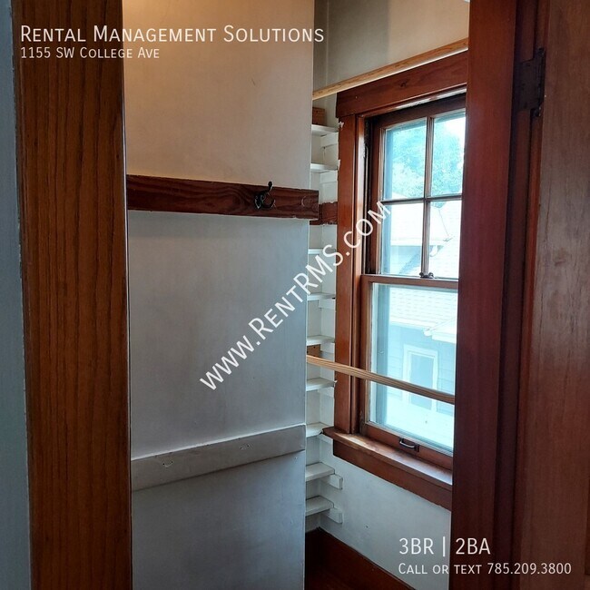 Building Photo - 1155 SW College Ave