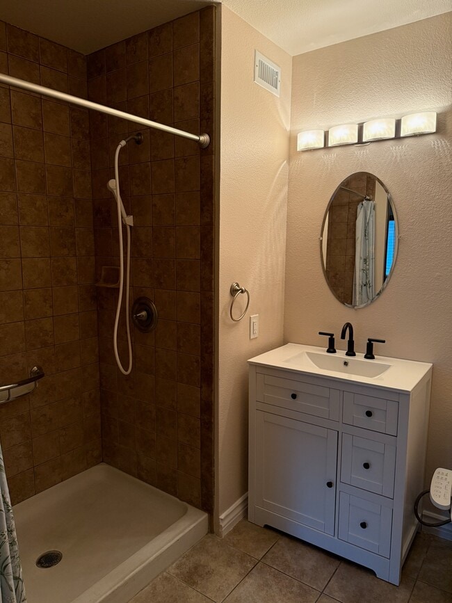 Building Photo - 20279 Green Hill Ln