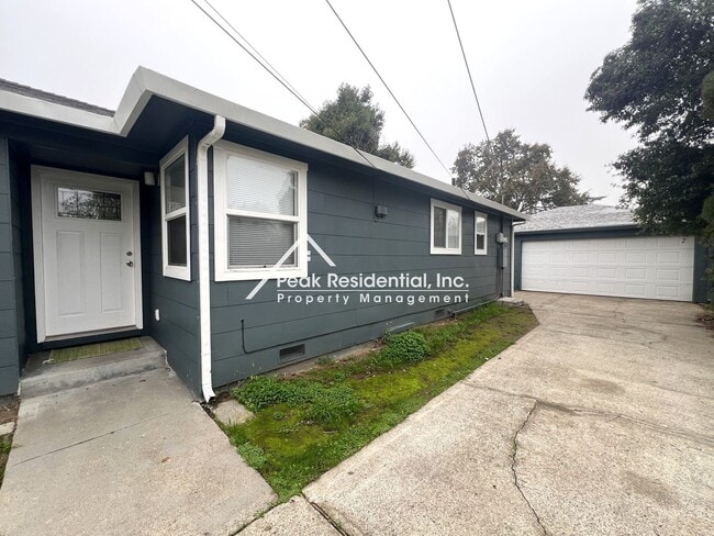Building Photo - Updated 3bd/2ba Sacramento House