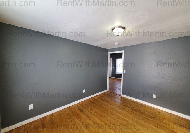 Building Photo - For Rent- Beautiful home in Evansdale! Pets Ok!