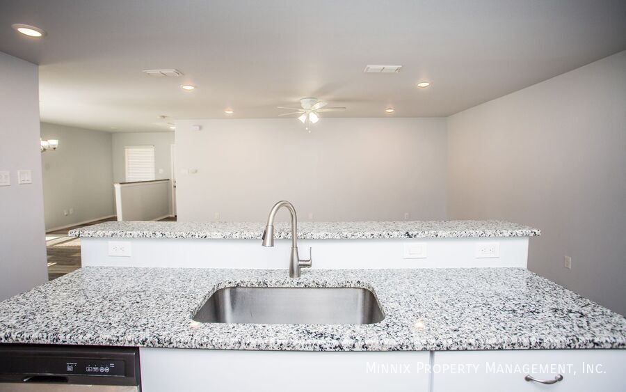 Building Photo - 1302 N Dover Ave