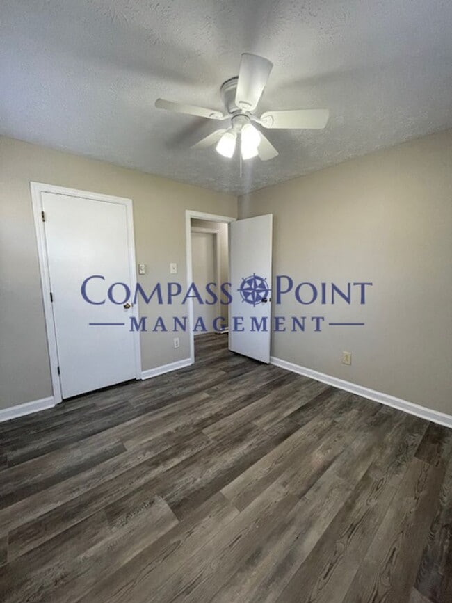 Building Photo - Newly Renovated Just For You!