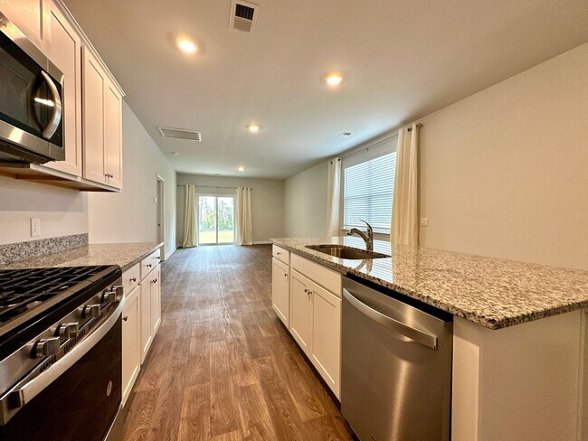 Building Photo - 3/2 home in Pine Hills in Cane Bay of Summerville!