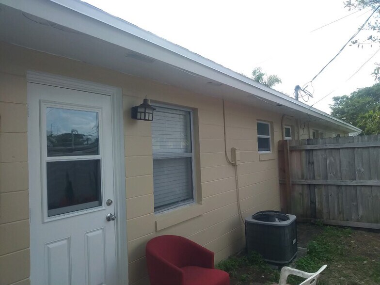 Unit 4 entrance - 7105 Poinsetta Ave