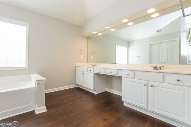 Building Photo - 3304 Spindletop Dr NW