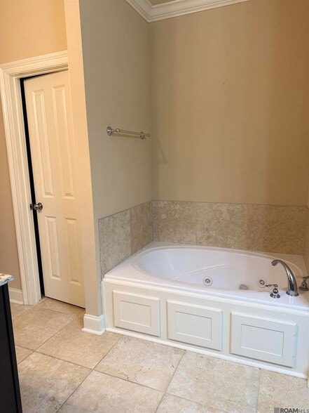 Building Photo - 7863 Seville Ct