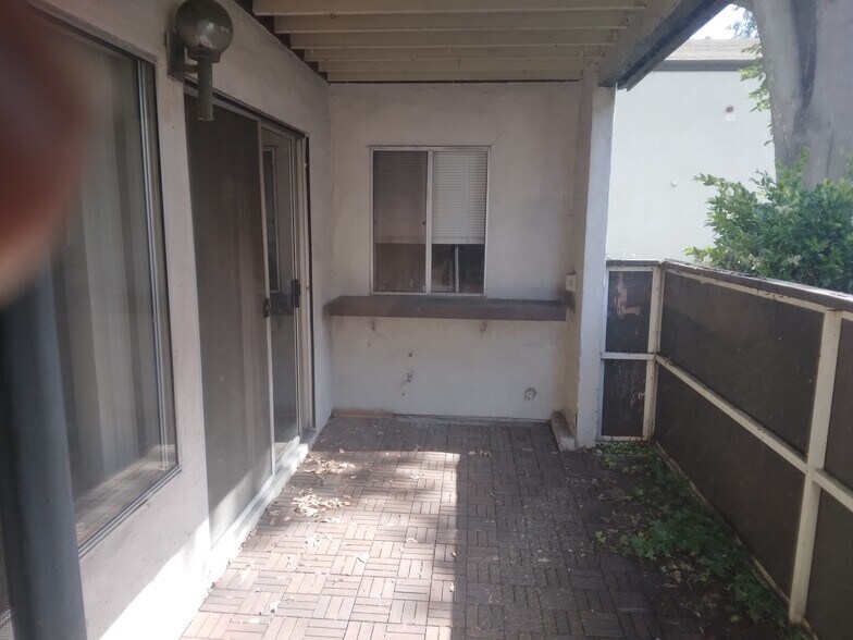 Building Photo - 1361 Caminito Gabaldon