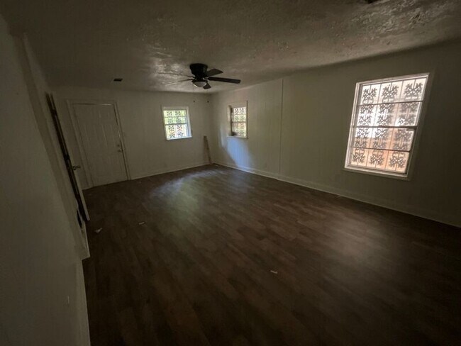 Building Photo - 2835 Comfort St