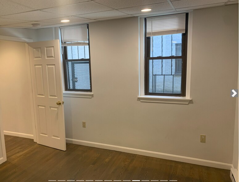 Building Photo - 69 Park Dr