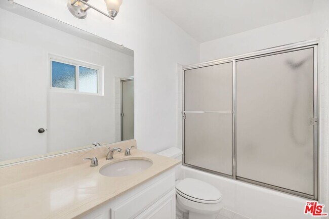 Building Photo - 1646 Palisades Dr