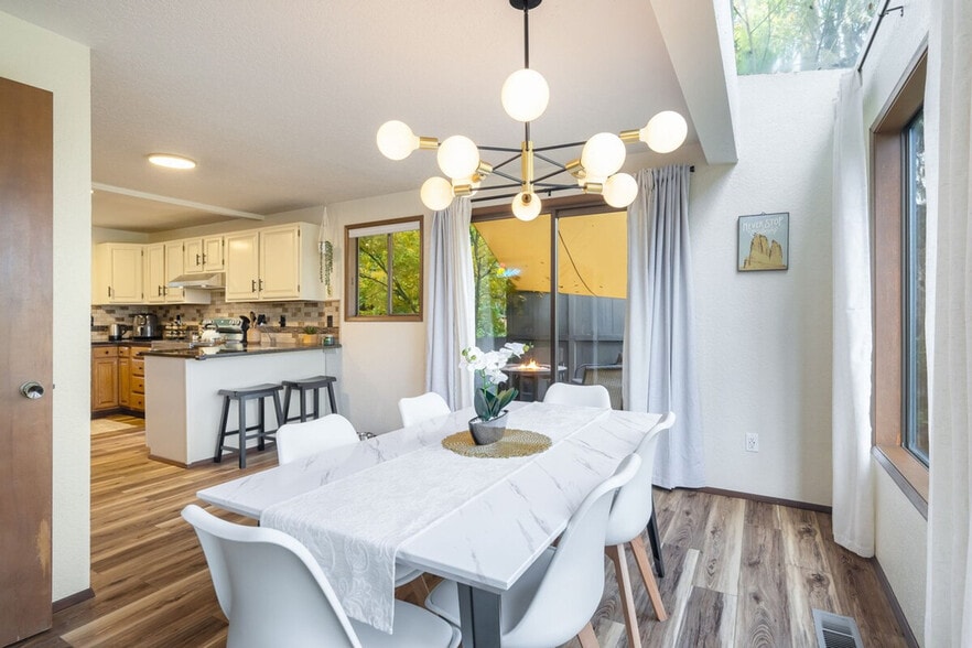 Building Photo - 5504 NE 190th St