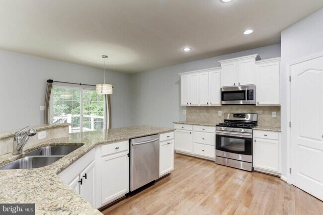 Building Photo - 6935 Heritage Crossing