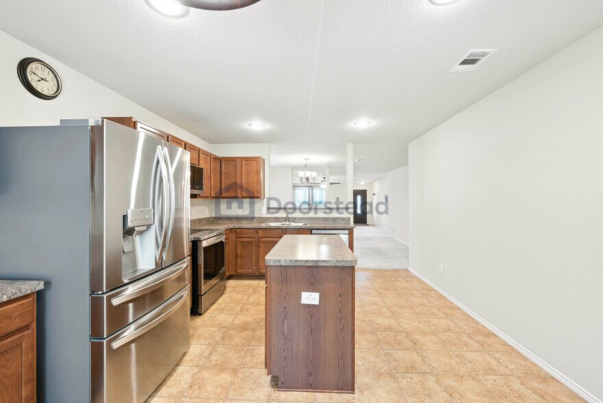 Building Photo - 12744 Northern Pine Dr