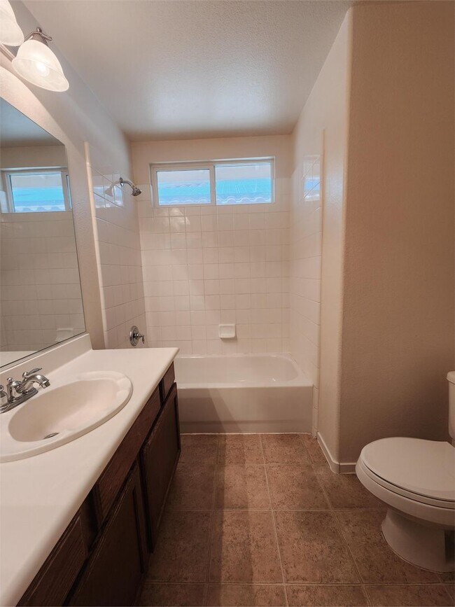 Building Photo - 3-Bed, 2.5-Bath Pet-Friendly Home with Fen...