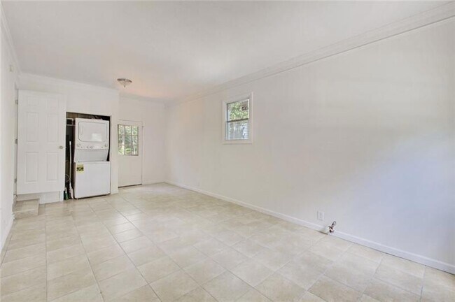 Building Photo - 3946 Green Oak Dr