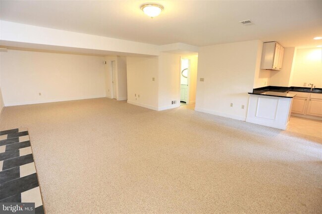 Building Photo - 9705 Fernwood Rd